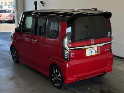Honda N-BOX Custom 2